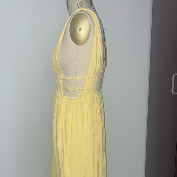 Elegant Yellow Maxi Dress - Picture 2 of 3